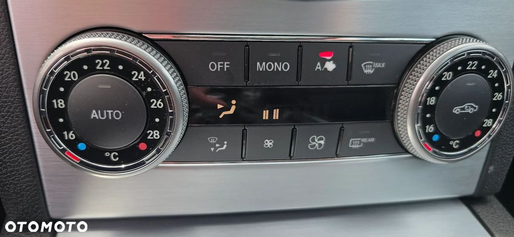 Mercedes-Benz Klasa C 320 CDI DPF 7G-TRONIC Avantgarde - 25