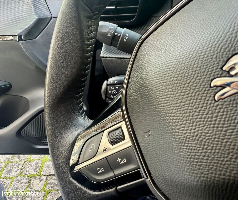 Peugeot 208 1.2 PureTech Allure - 22