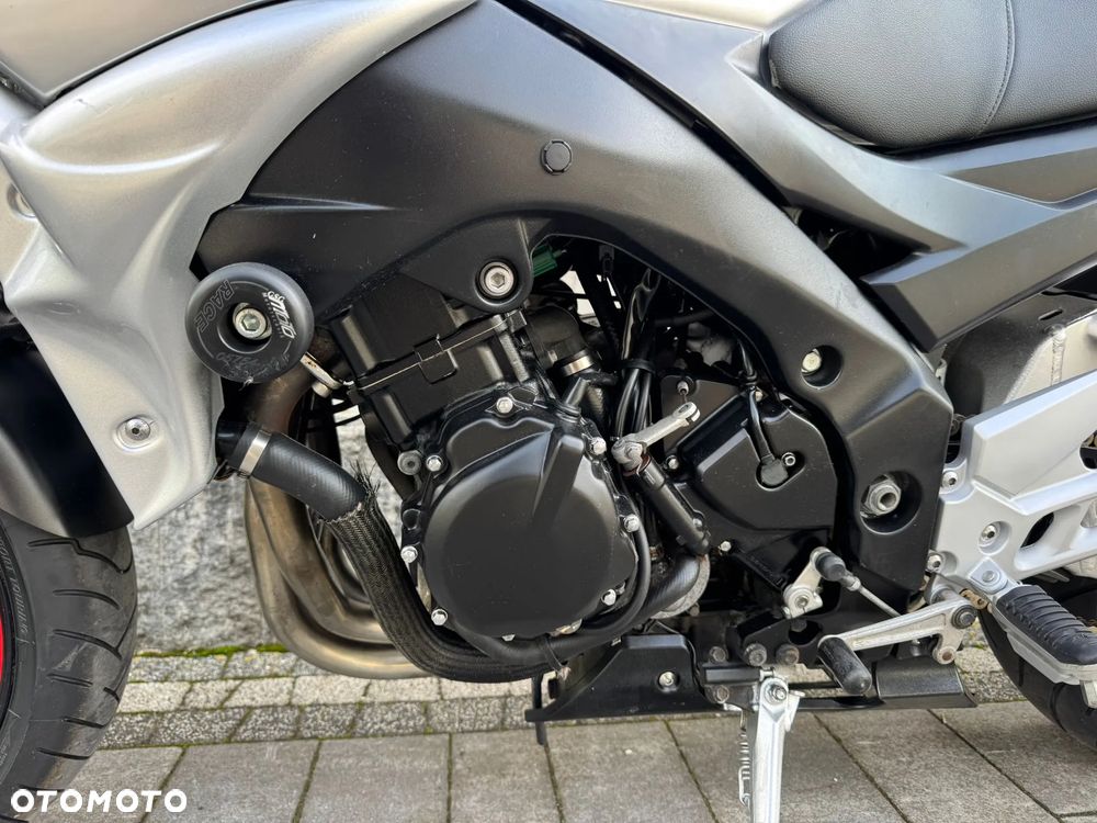 Suzuki GSR - 28
