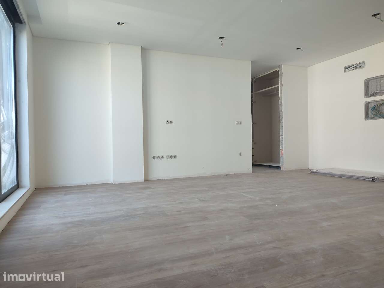 T2 c/ bom terraço, garagem, em Sto Ovídio futura estação da Linha Rubi - Grande imagem: 5/26