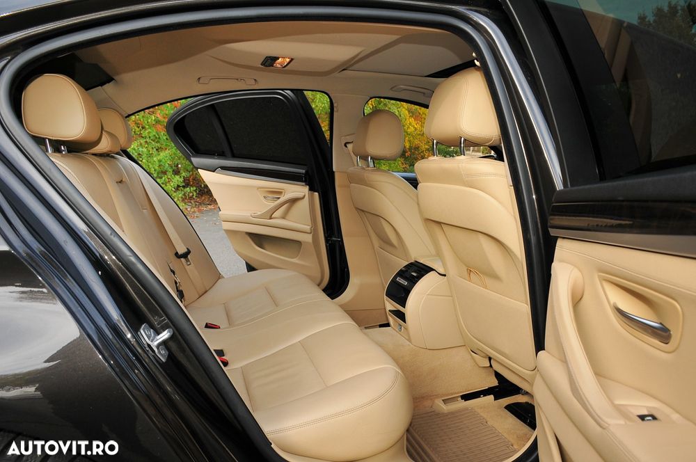 BMW Seria 5 525d xDrive - 7