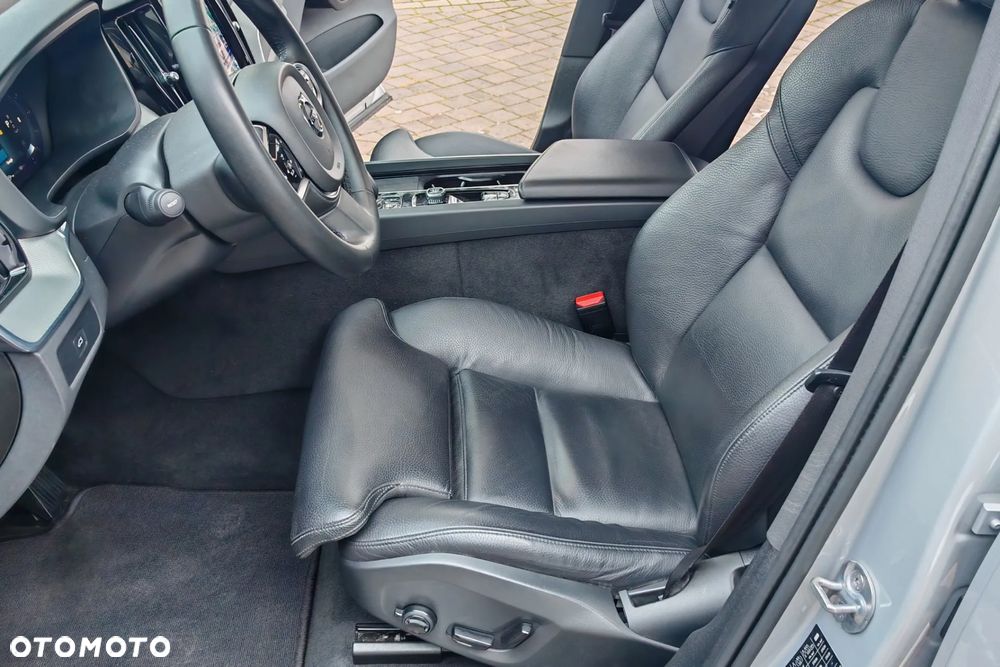 Volvo XC 60 B4 D AWD Plus Dark - 17