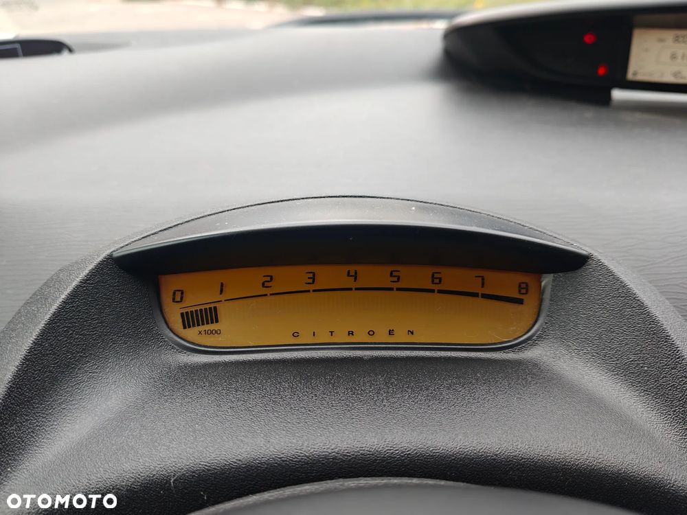 Citroën C4 1.4 16V Advance - 28
