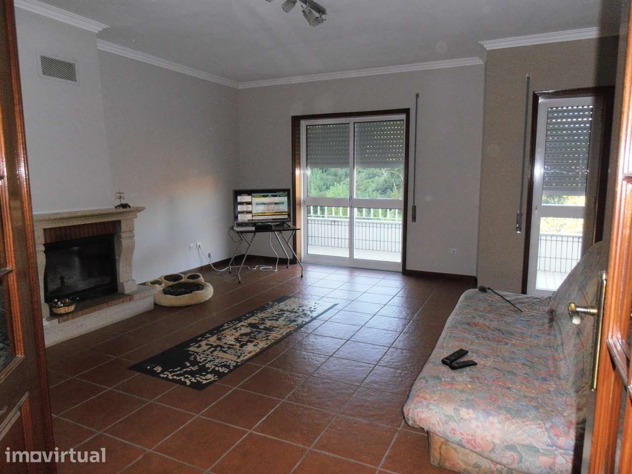 T2 Espaçoso, com Grande Terraço e Excelente Localização - Grande imagem: 5/10