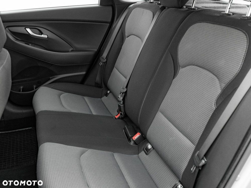 Hyundai i30 1.5 DPI Classic + - 25