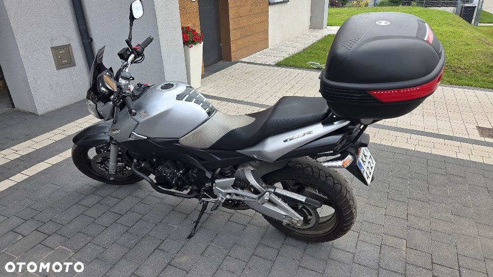 Suzuki GSR - 1