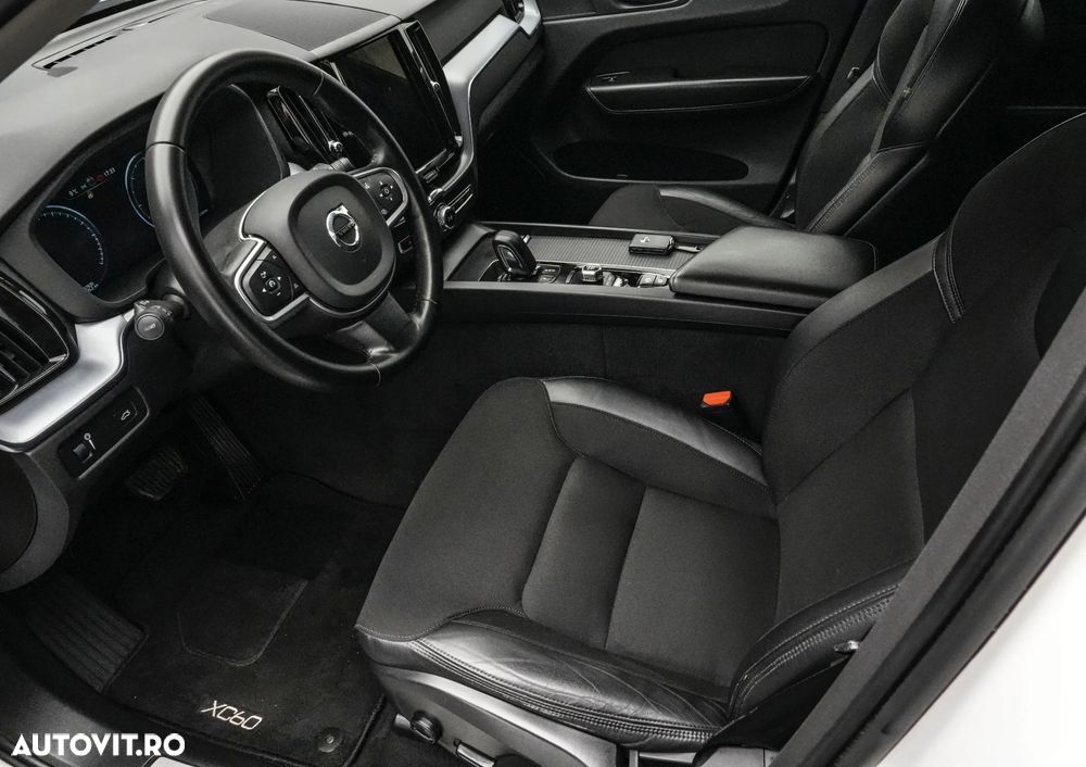 Volvo XC 60 B4 MHEV AT8 AWD Momentum Pro - 11