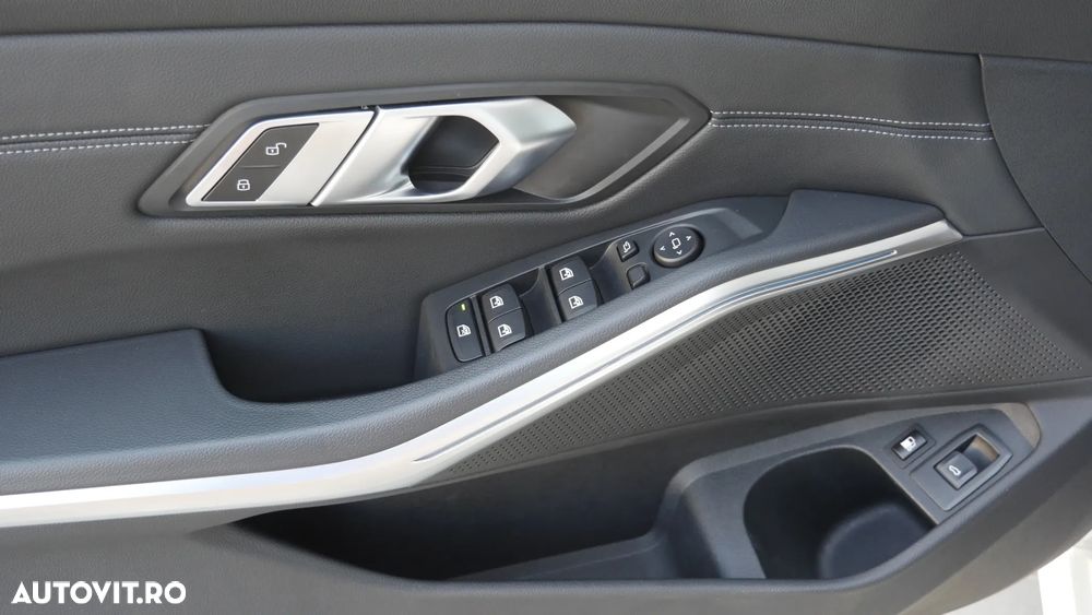 BMW Seria 3 330e Aut. Sport Line - 15