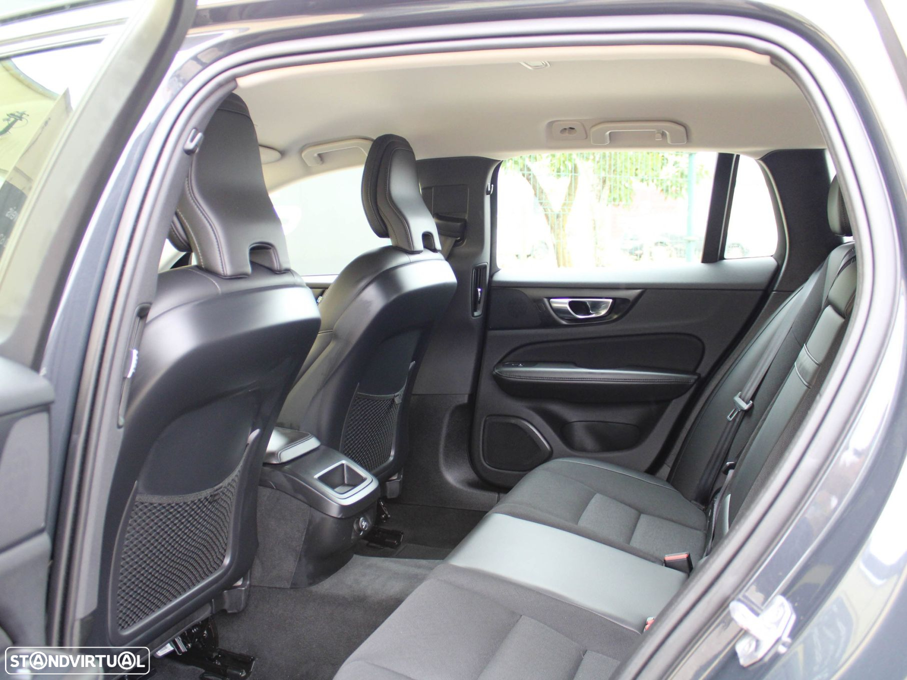 Volvo V60 2.0 D3 Momentum - 49