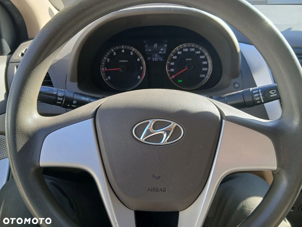 Hyundai Accent - 5