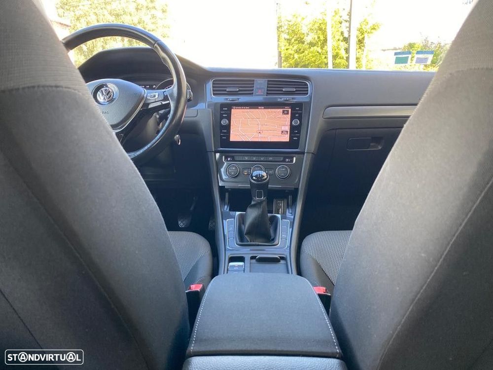 VW Golf Variant 1.6 TDi Confortline - 24