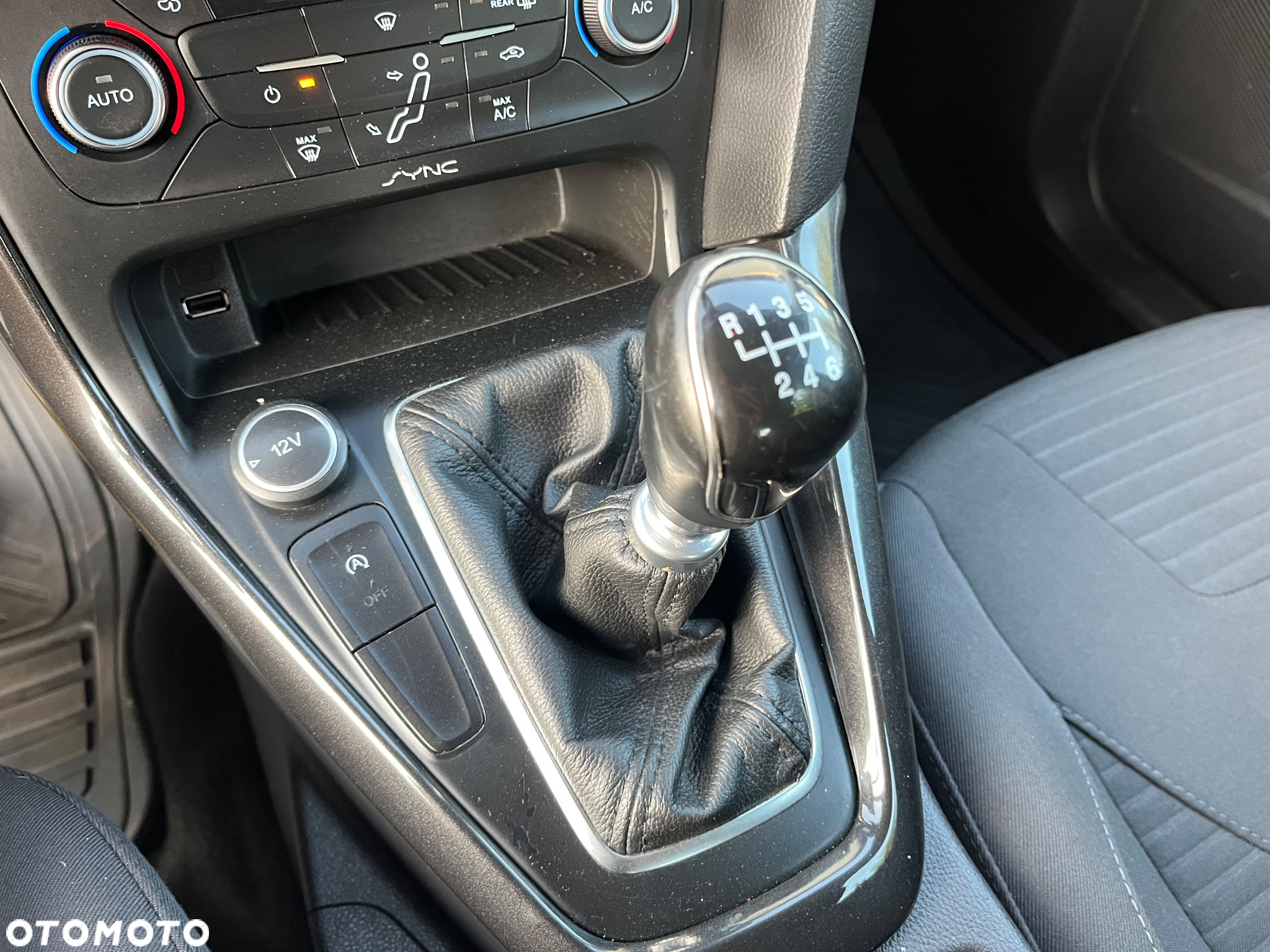 Ford Focus 1.0 EcoBoost Hybrid TITANIUM X - 20