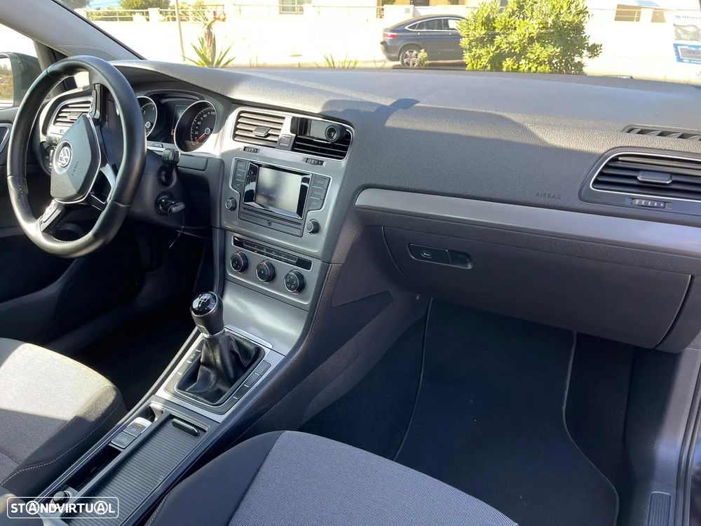 VW Golf 1.6 TDi Trendline BlueMotion - 29