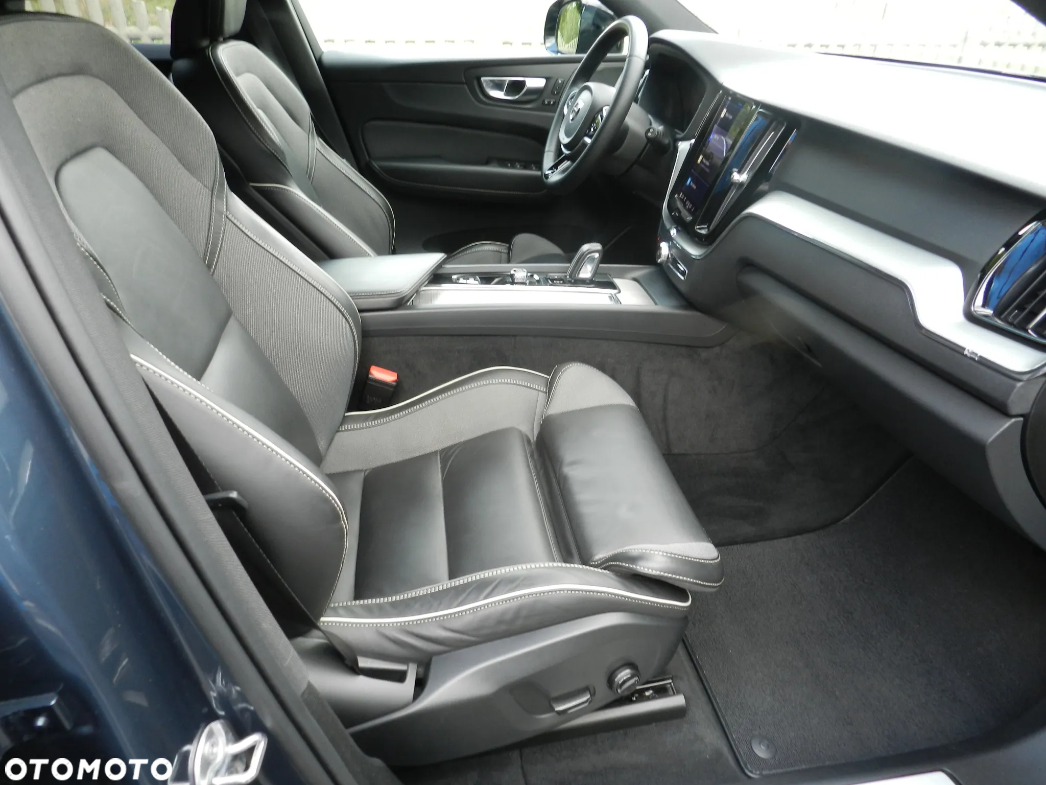 Volvo XC 60 B4 D AWD Plus Dark - 18
