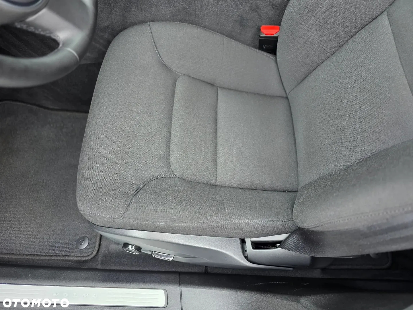 Volvo XC 60 D4 Momentum Pro - 32