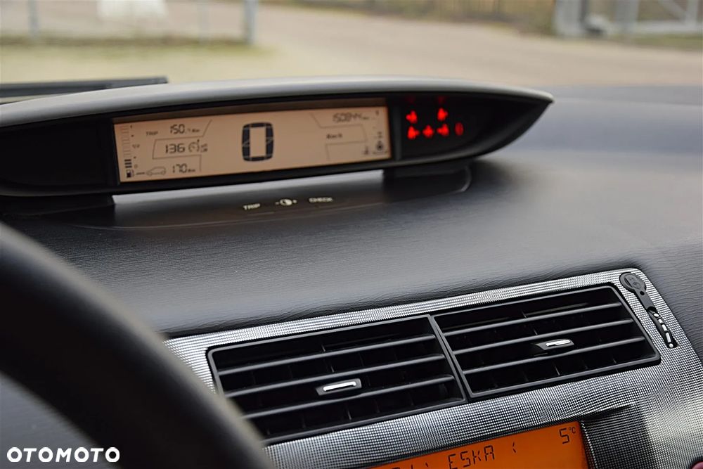 Citroën C4 1.4 16V Advance - 27