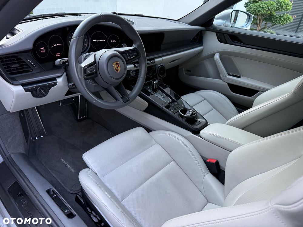 Porsche 911 Targa 4 GTS - 18
