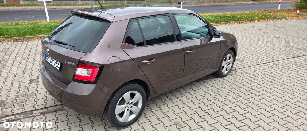 Skoda Fabia 2015 photo 3