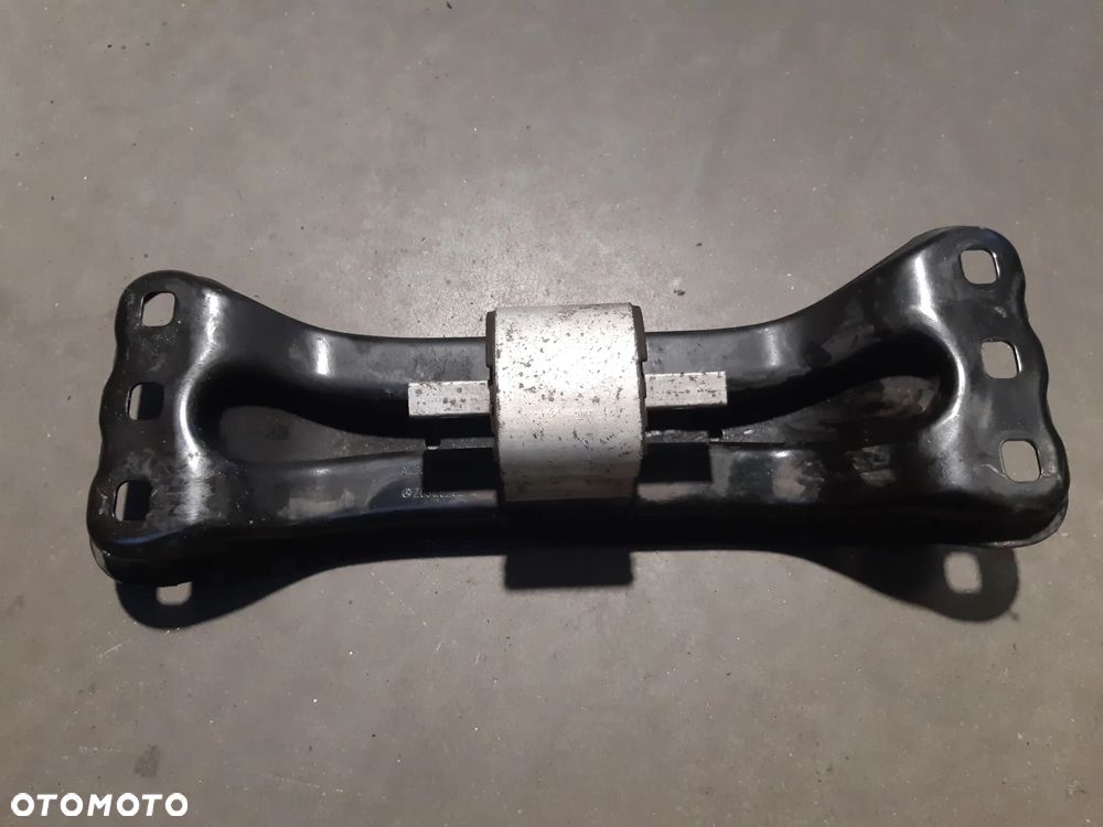 ŁAPA PODUSZKA SKRZYNI BIEGÓW MERCEDES W205 C63 1 - 3