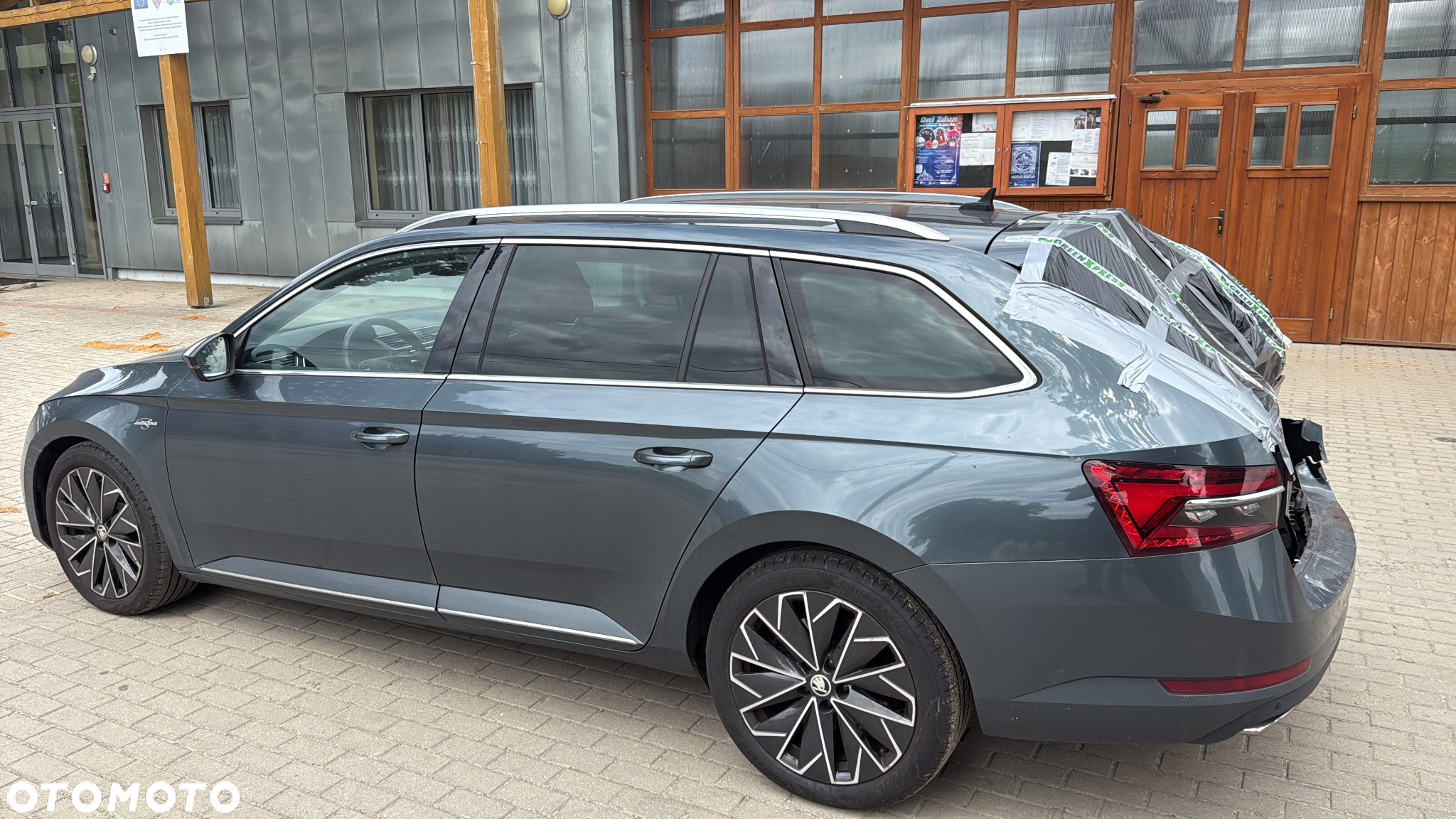 Skoda Superb Combi 2.0 TSI 4x4 DSG L&K - 11
