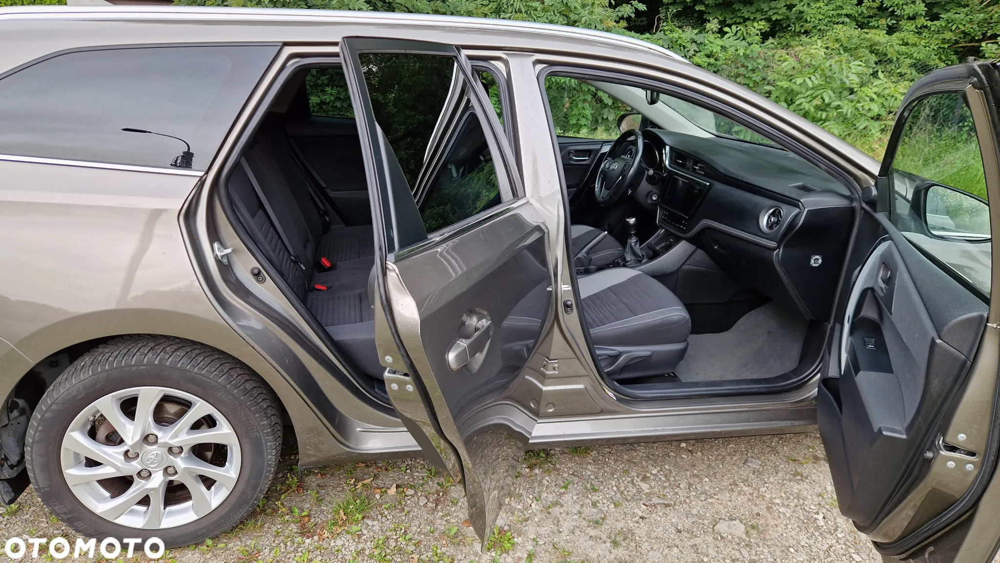 Toyota Auris 1.6 Premium - 11