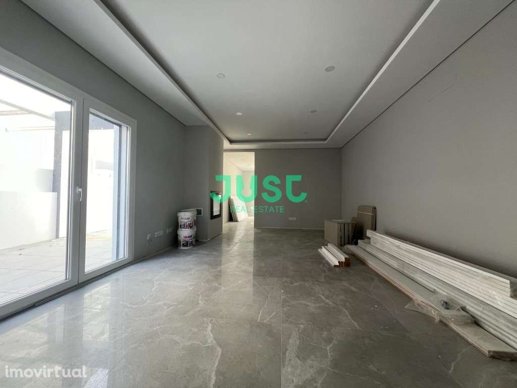 Moradia T3+1 em Fernão Ferro - Grande imagem: 2/13