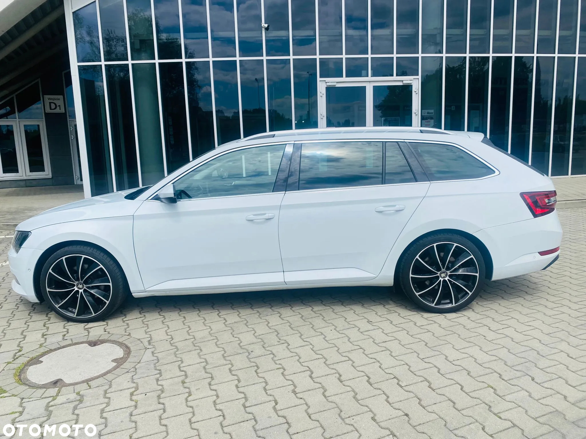 Skoda Superb Combi 2.0 TDI DSG Ambition - 3