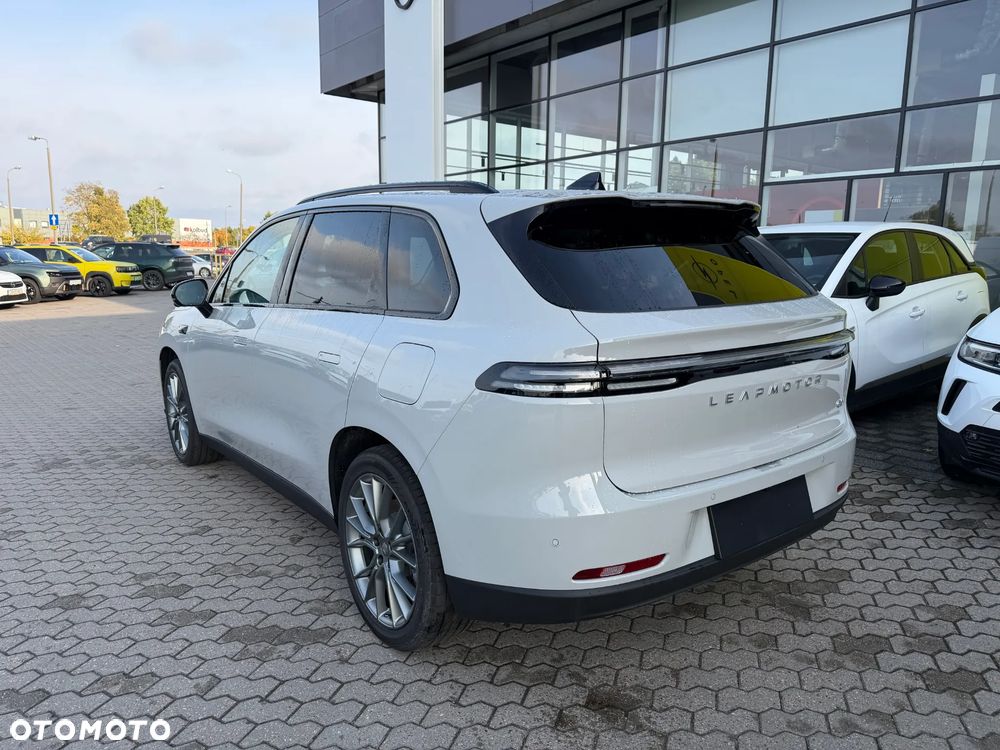 Leapmotor C10