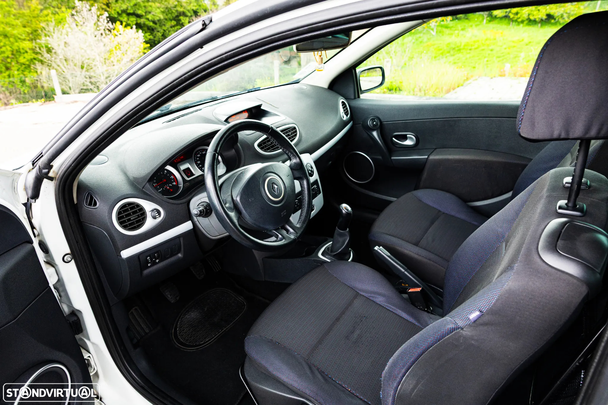 Renault Clio 3 - Full Extras - 10