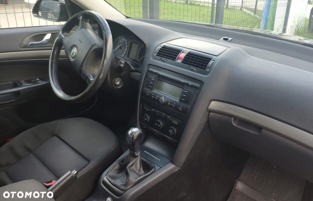Skoda Octavia 1.6 Combi Ambiente - 6