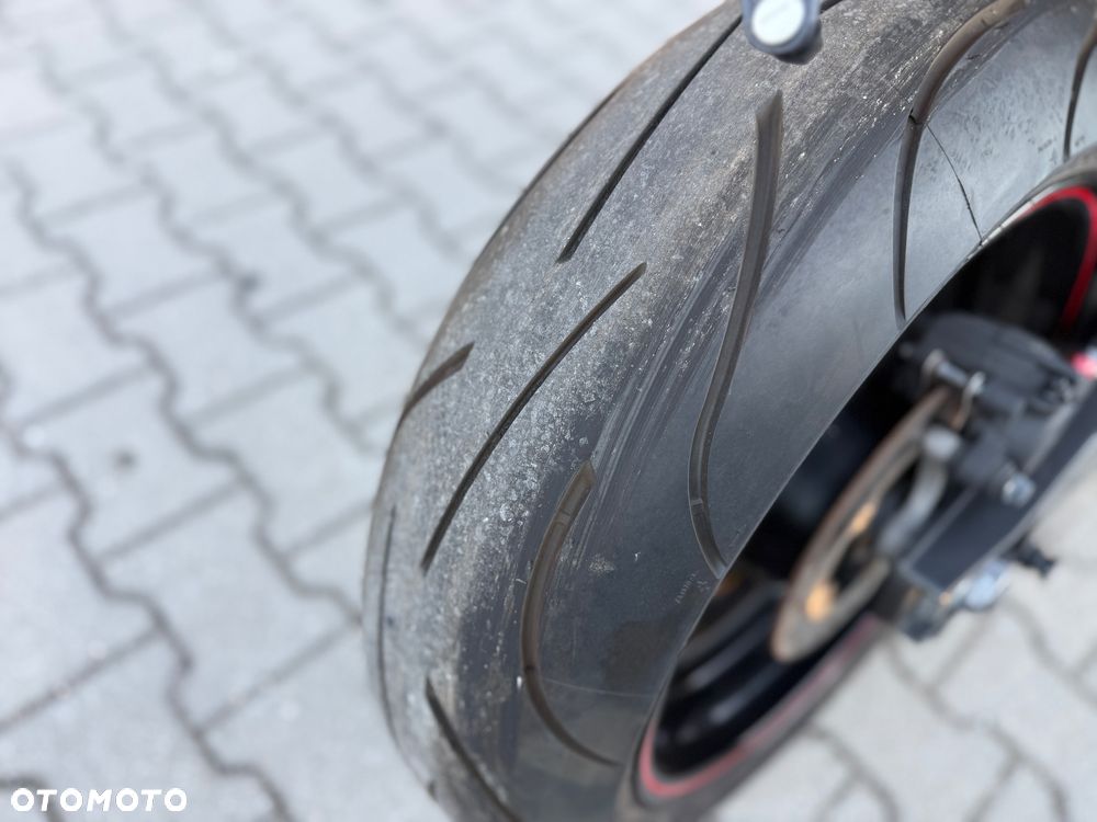Yamaha R1 - 14