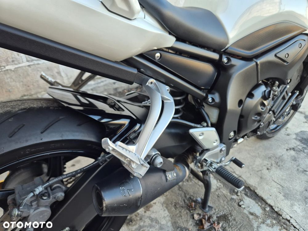 Yamaha FZ - 26