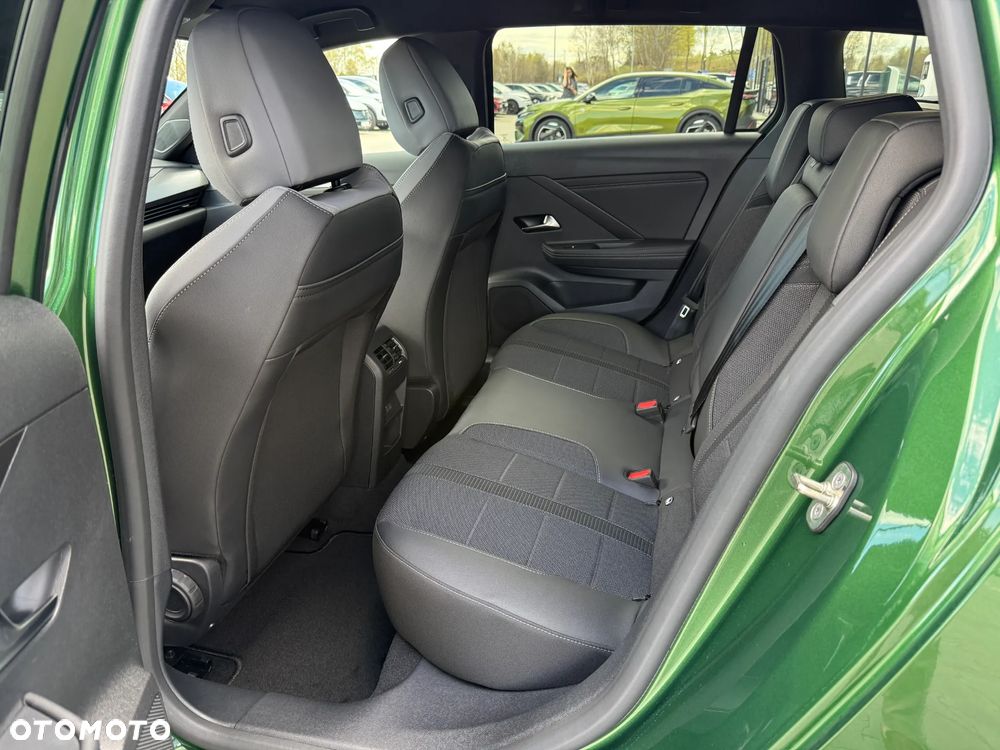 Opel Astra 1.2 T mHEV Ultimate eDTC - 24