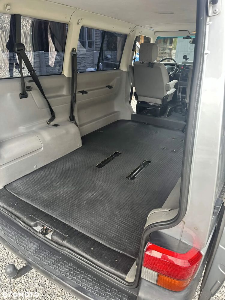 Volkswagen Transporter - 12