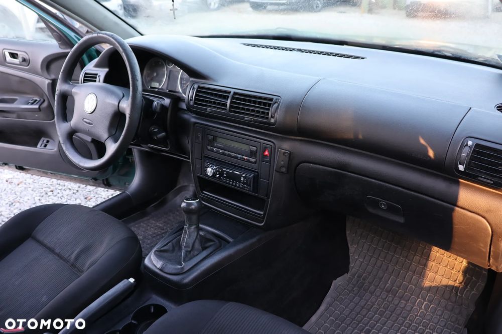 Volkswagen Passat 1.9 TDI Comfortline - 10