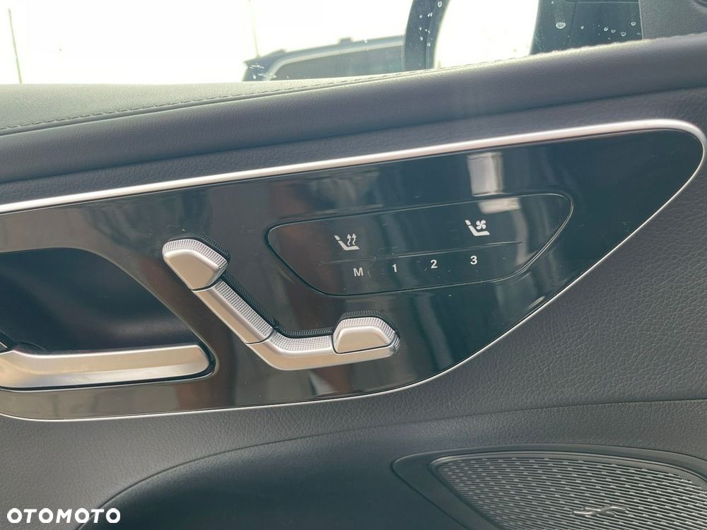 Mercedes-Benz Klasa C 300 4Matic 9G-TRONIC AMG Line - 11
