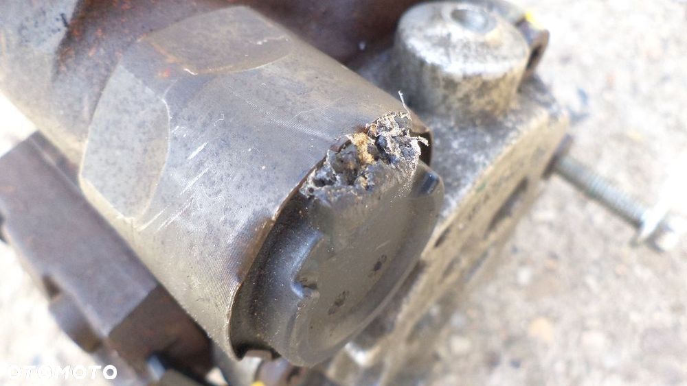 Pompa wtryskowa  Range Rover 2.7d 7H2Q-9B359-CG Uszkodzona - 3