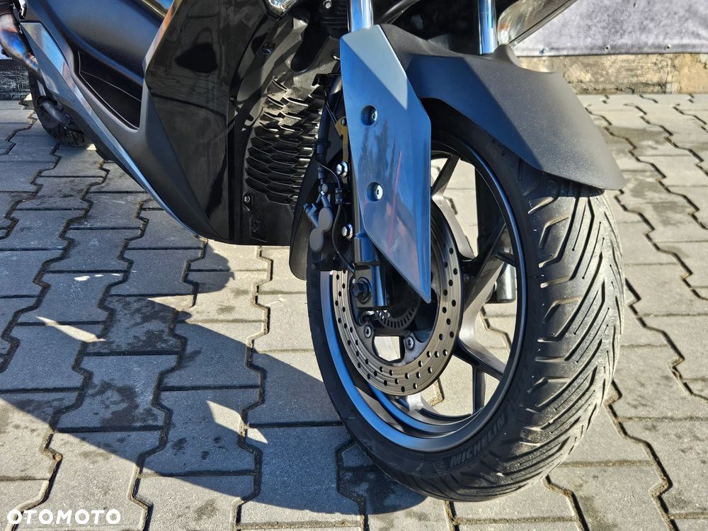 Yamaha X-max - 18