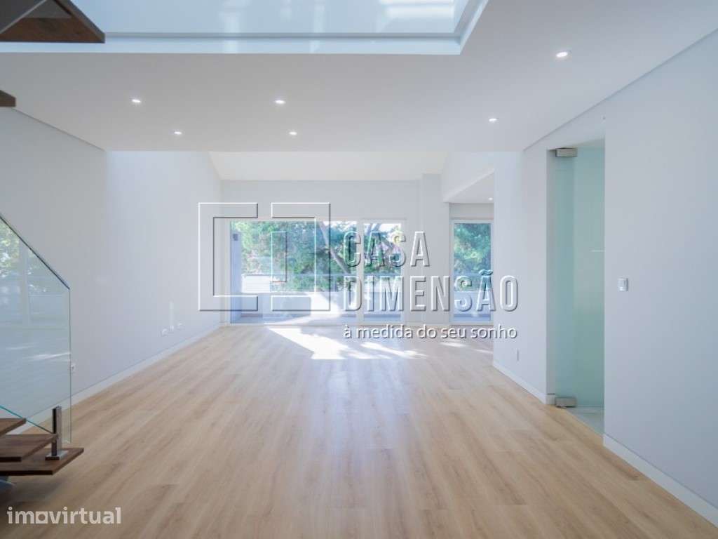 Apartamento de tipologia T3+1 novo com 245m2, com varanda e uma Mez... - Grande imagem: 4/60