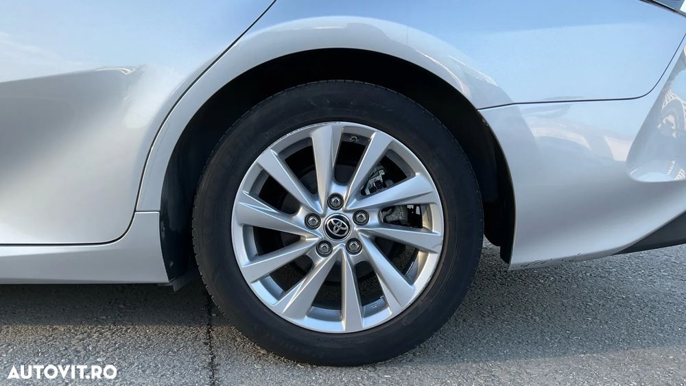 Toyota Camry 2.5 Hybrid Business - 17