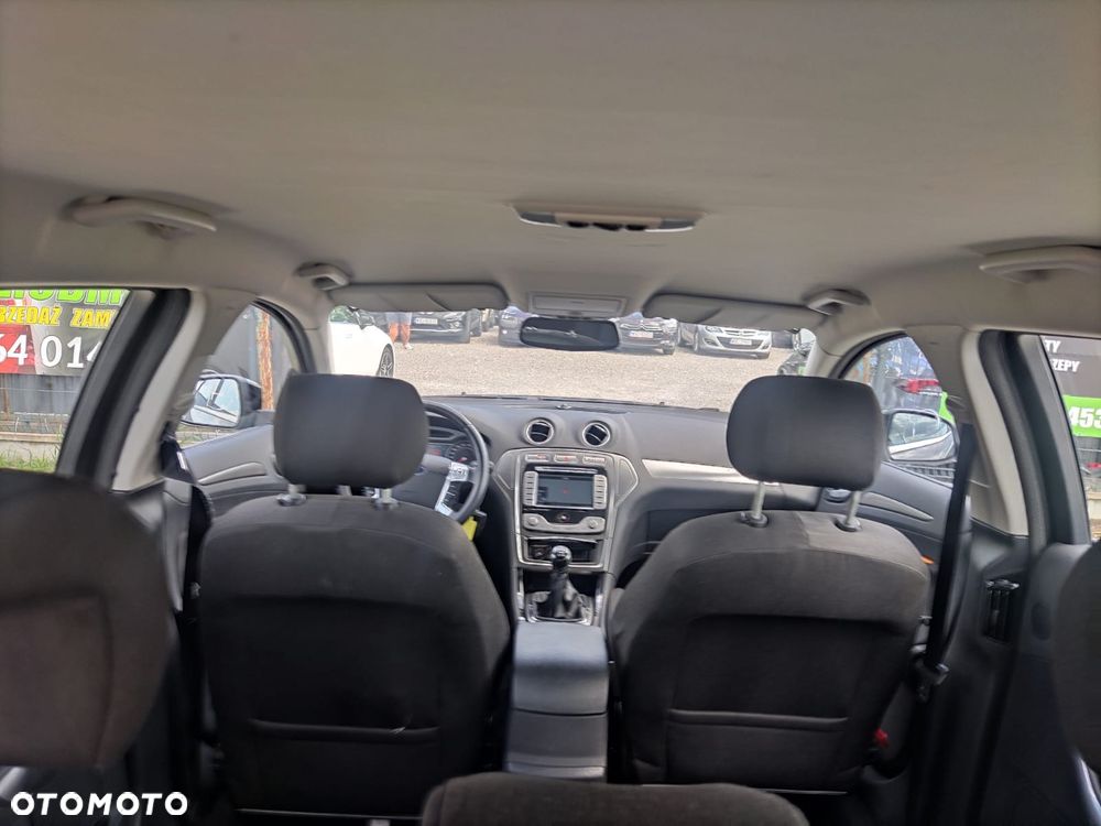 Ford Mondeo 2.0 Ghia - 13