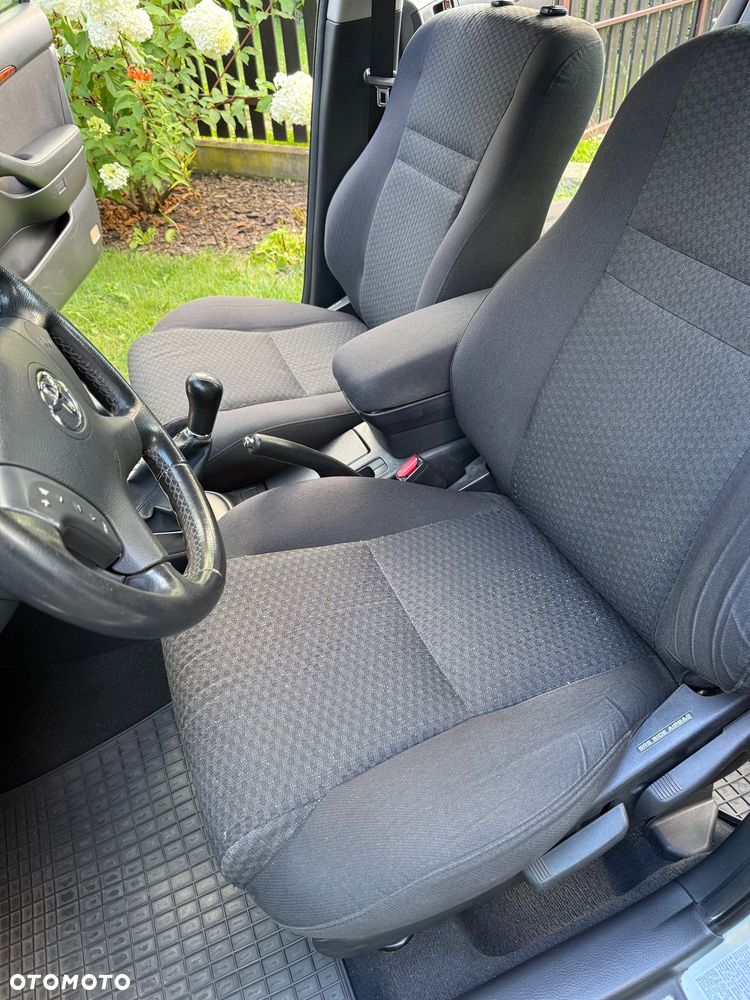 Toyota Avensis 1.8 VVT-i Sol - 12