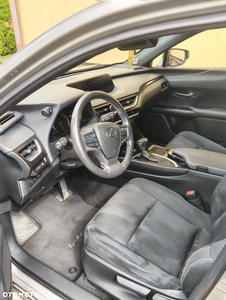 Lexus UX - 15