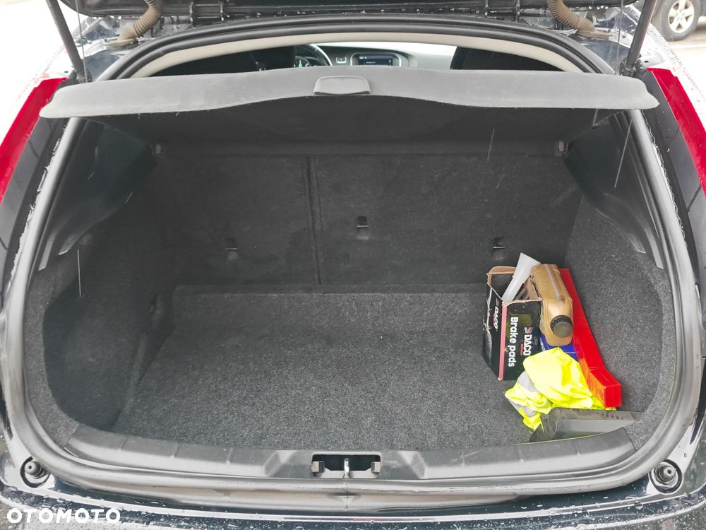 Volvo V40 D2 Kinetic - 28