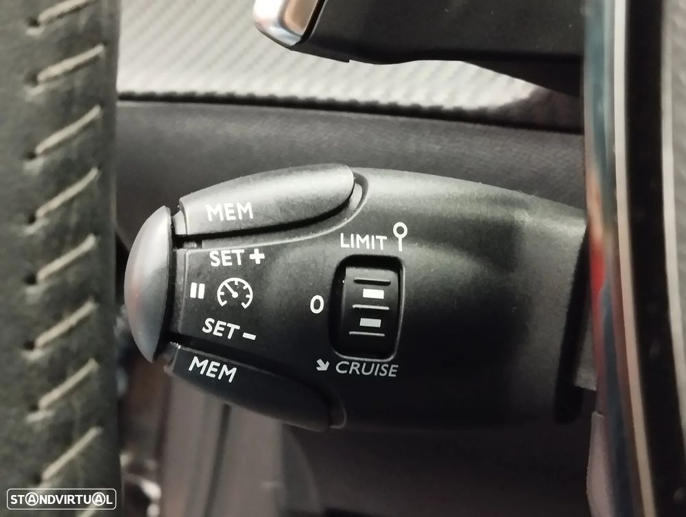 Peugeot 208 1.2 PureTech Allure Pack EAT8 - 26