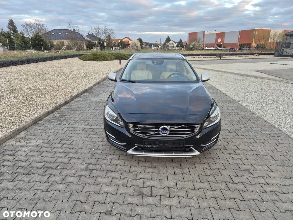 Volvo V60 D6 AWD Plug-in Hybrid Summum - 2