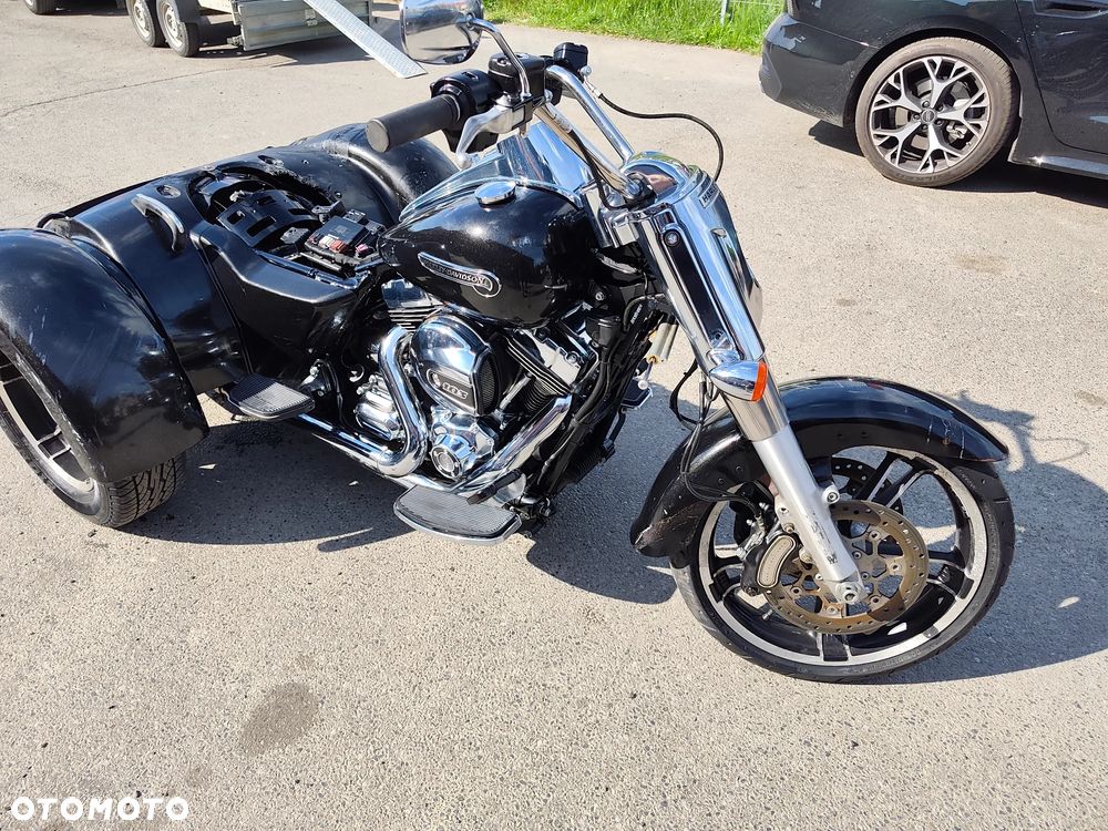 Harley-Davidson FLHTCU Ultra - 11