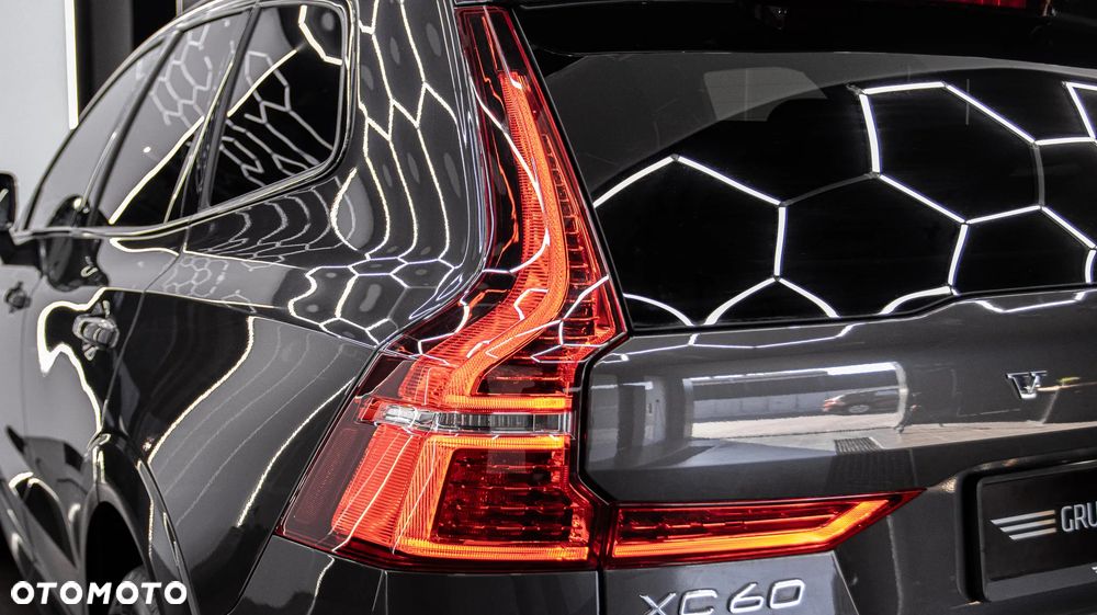 Volvo XC 60 B5 B AWD Plus Dark - 12