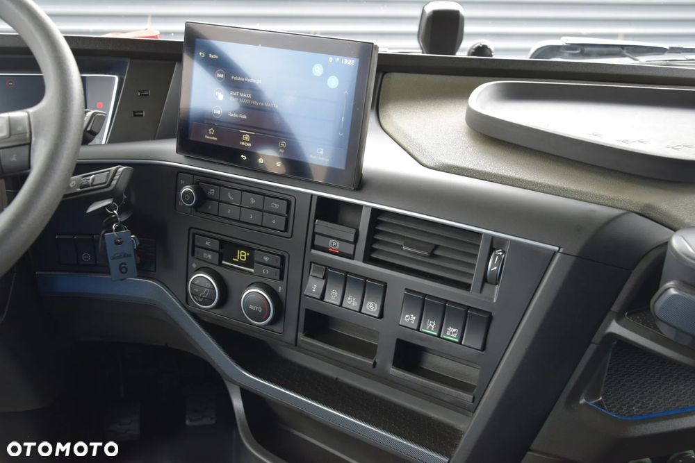 Volvo FH500 / EURO 6 / NOWY MODEL / KLIMATYZACJA POSTOJOWA / ACC / LEDY / 2 ZBIORNIKI / 2022 / NISKI PRZEBIEG / SERWISOWANY / SPROWADZONY - 31