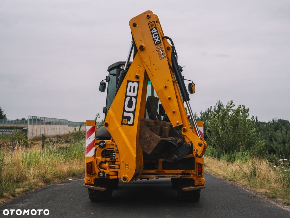 JCB 4CX - 8